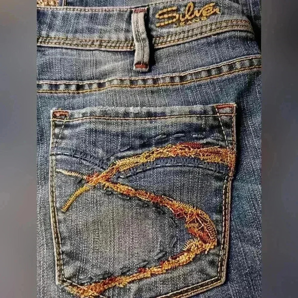 Lady's silver jeans capri's (#264) - Picture 4 of 6